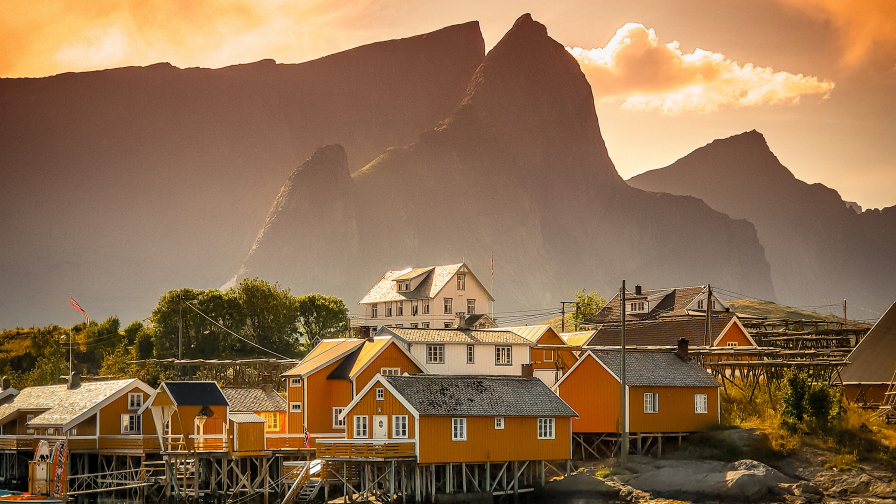 Houses next to the sea