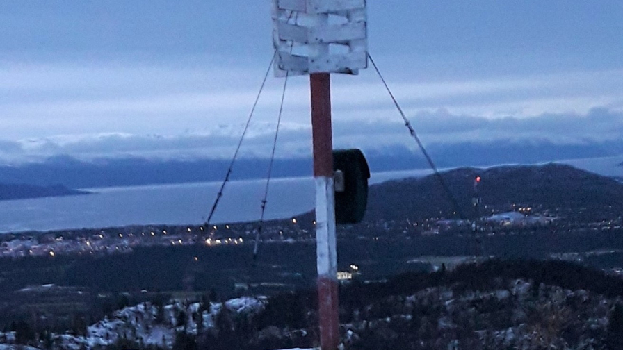 Varde på toppen av Lille Raipas