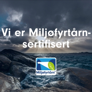 Bilde av hav og skjær med Miljøfyrtårn logo.